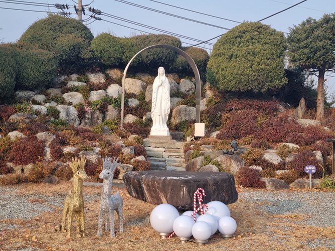 이천 장호원성당 성모동산 성모상 사진