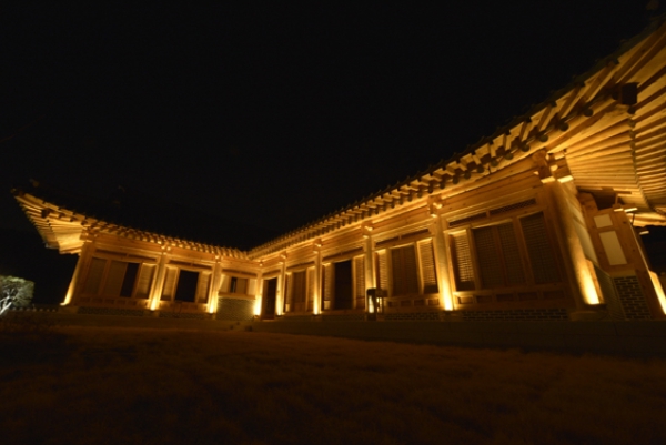 한옥 야간 풍경