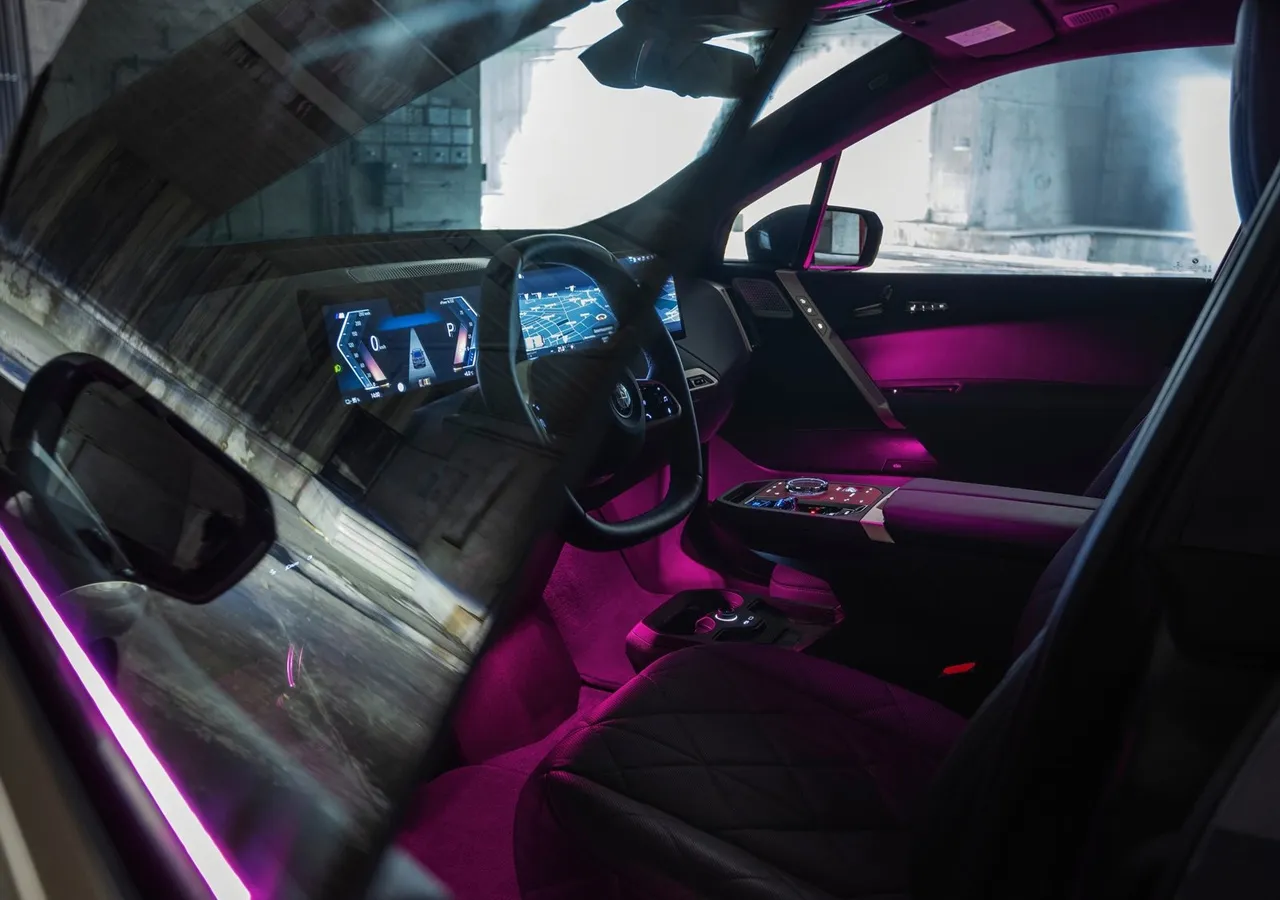 BMW IX M60 차량 이미지