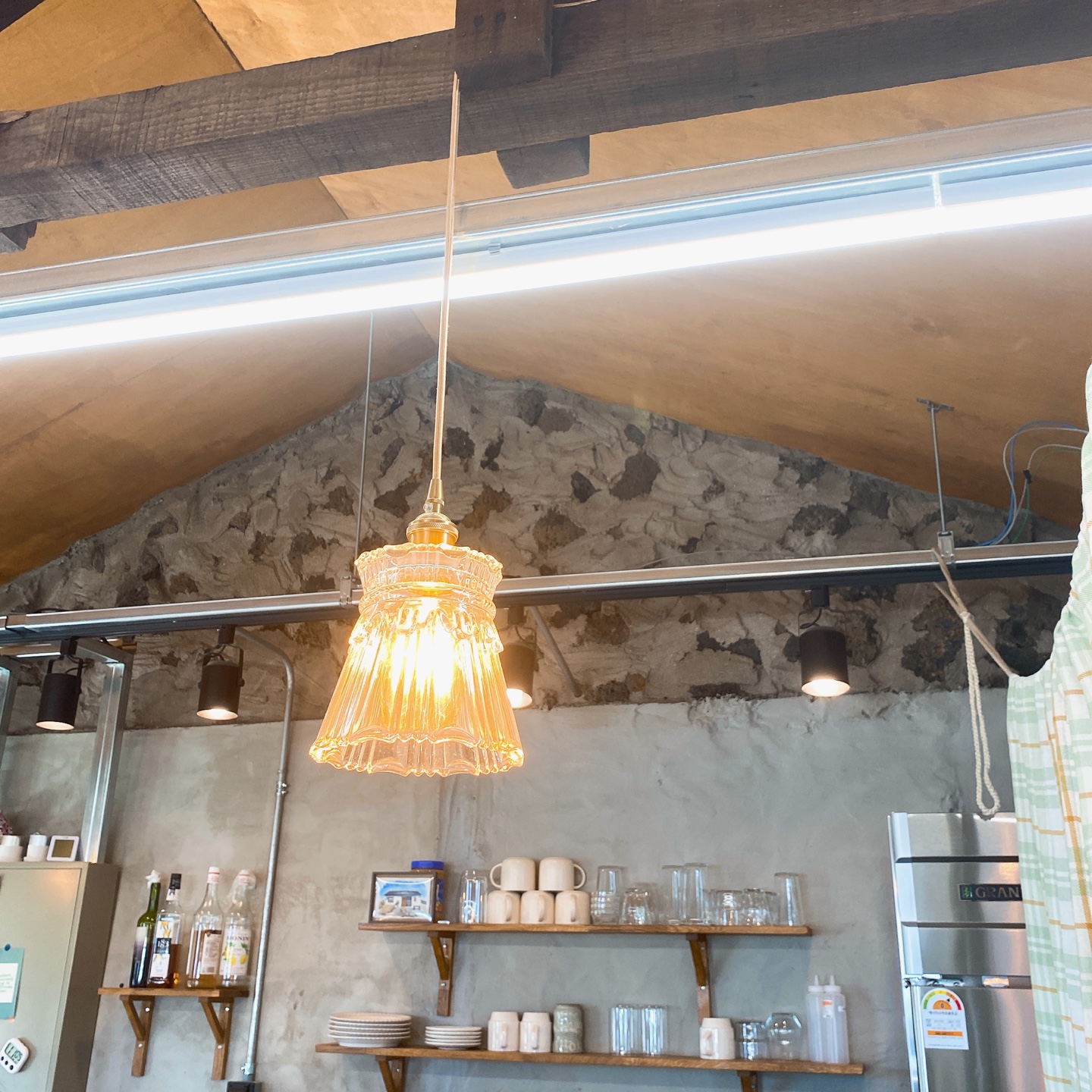 제주 서귀포 성산 혼인지 돌창고 개조 돌집 카페 고요히