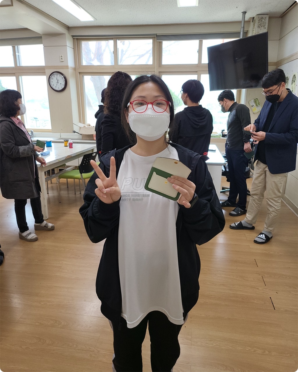 다 만들고 브이