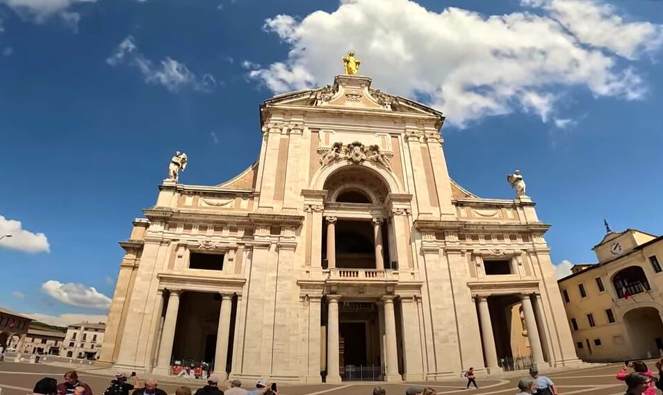 포르치운쿨라 경당이 있는 천사들의 성모 마리아 대성당