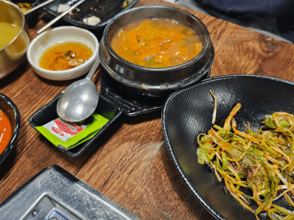 토밥즈 토요일은 밥이 좋아 한우 정육식당 47년 전통 강남 맛집