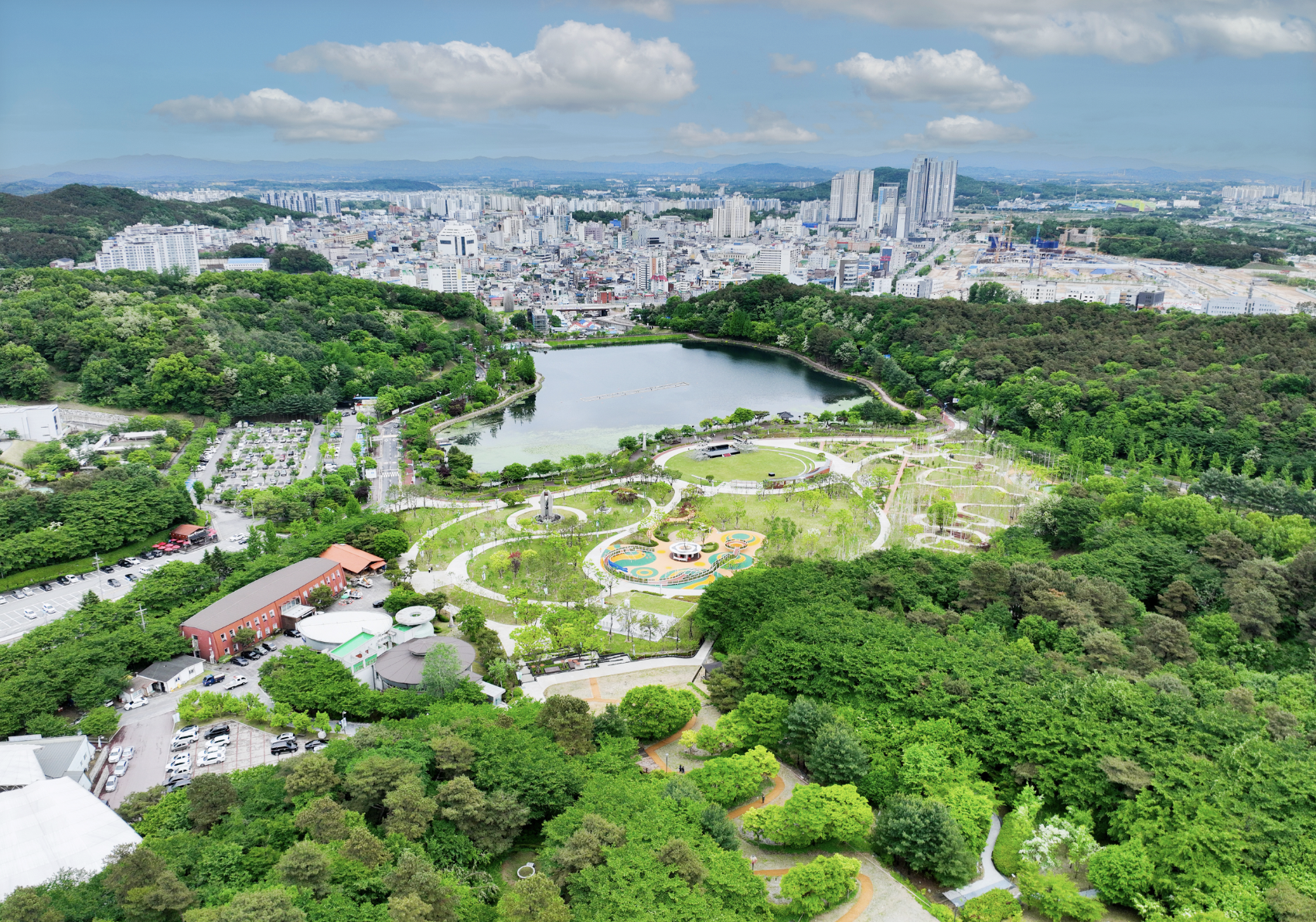 이천시 정책과 이슈를 다룰 블로그를 시작합니다.