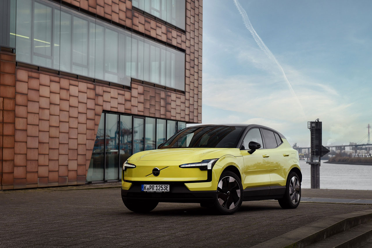 볼보 EX30 모스 옐로우 에디션