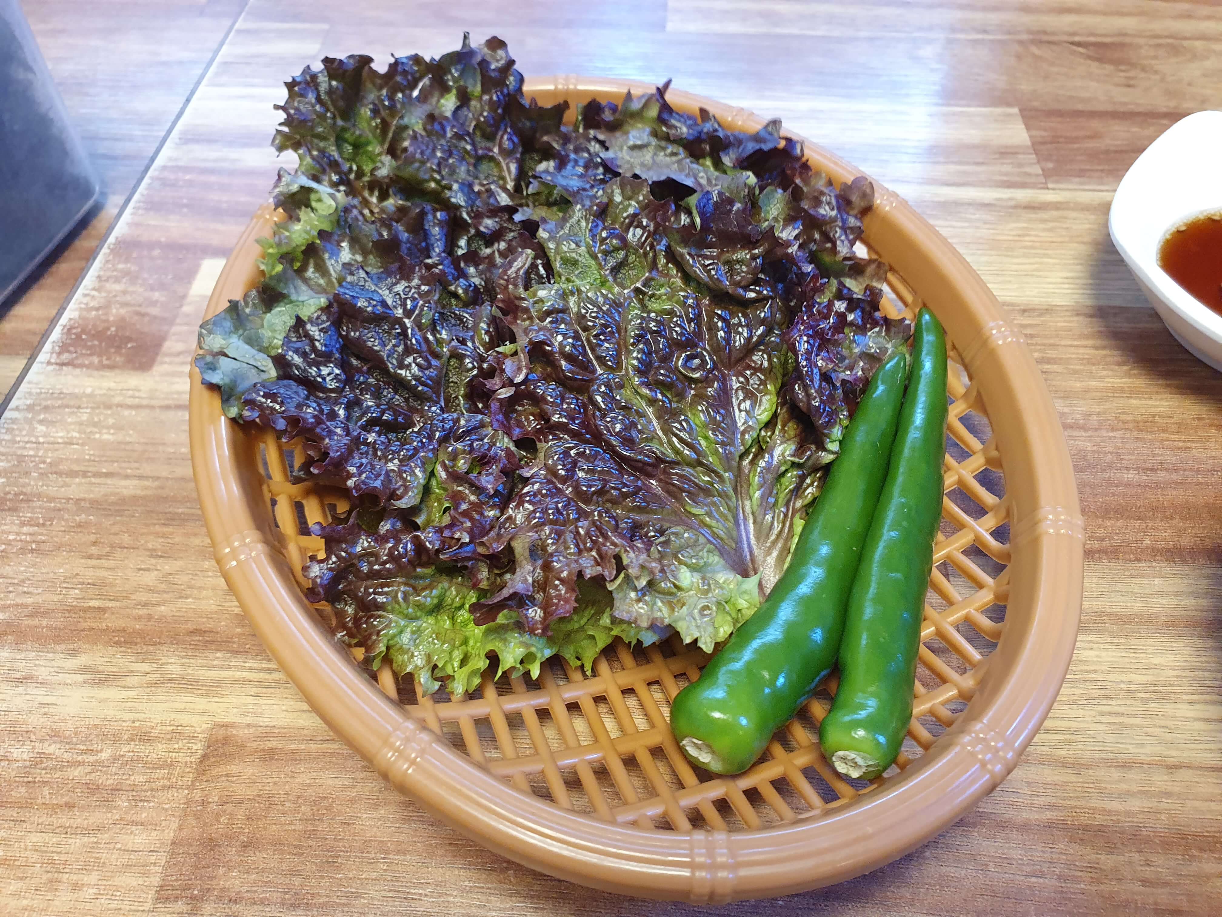 온천동(온천장) 맛집 평화식당-반찬(상추, 땡초)