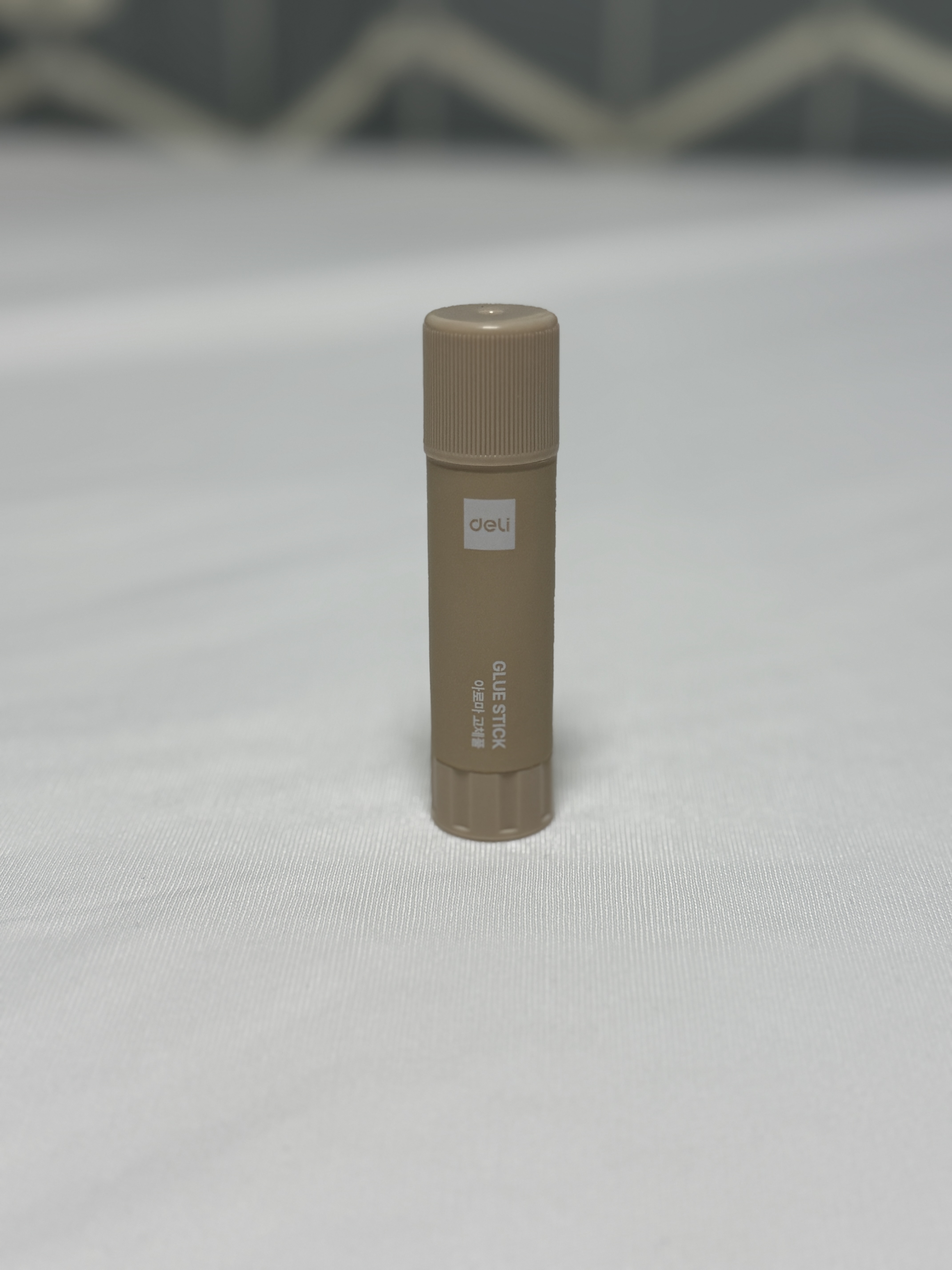 아로마 풀과 형광 볼펜들