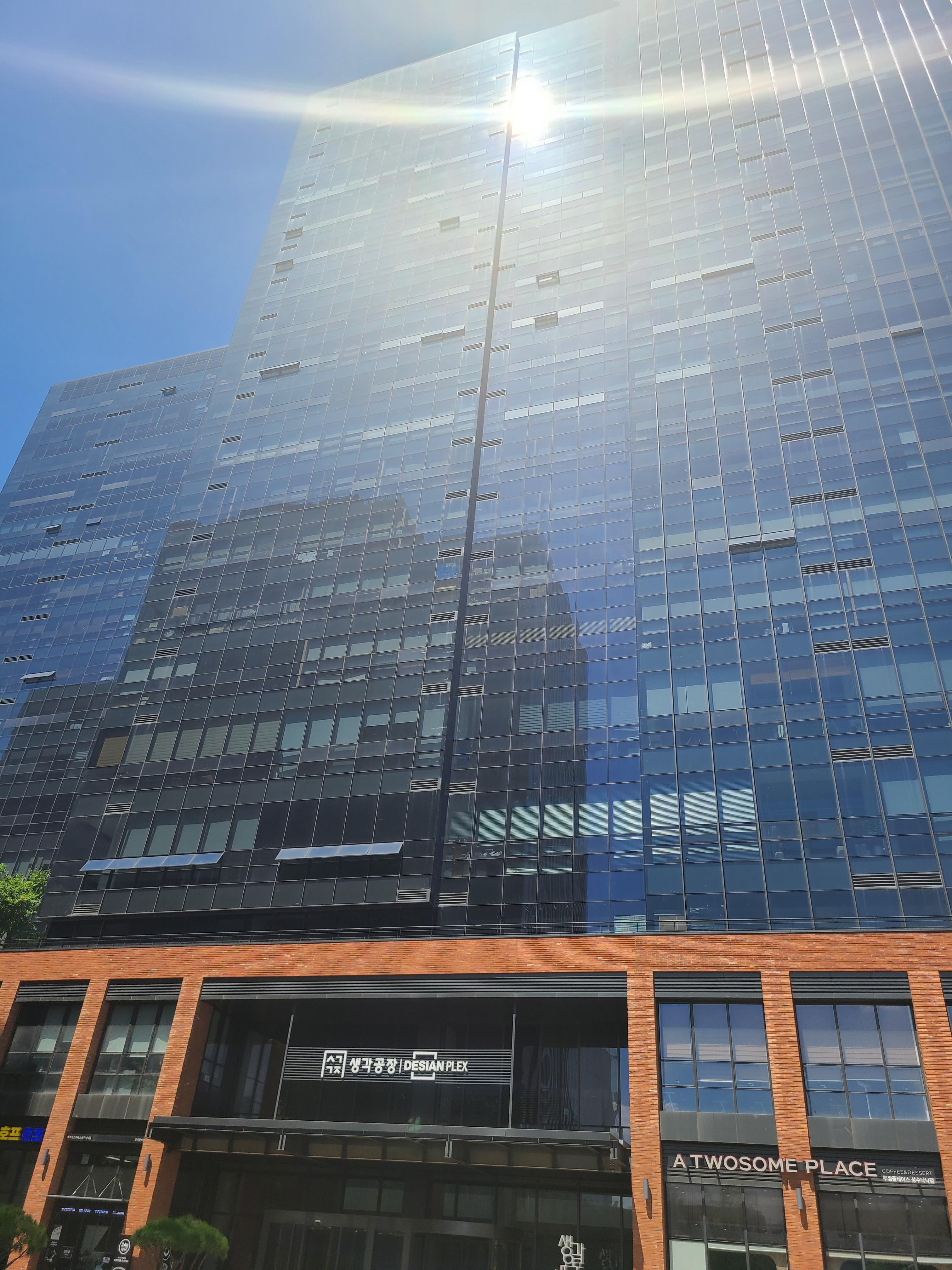 성수 생각공장 데시앙플렉스 외관 및 주변환경2