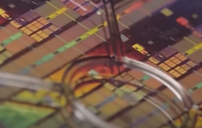 반도체 제조 과정을 찍은 사진