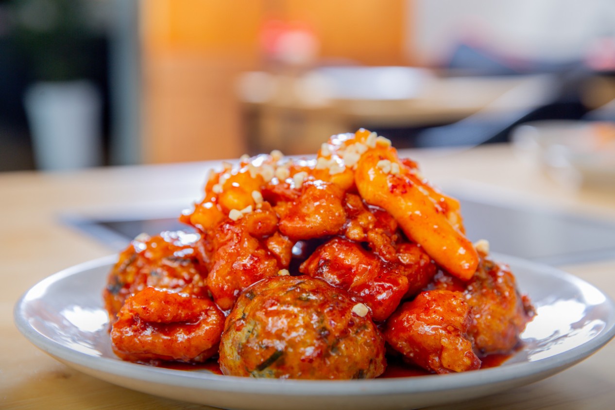 시흥 물왕저수지 맛집 추천, 본가 만두전골전문점 방문객들이 극찬한 이유