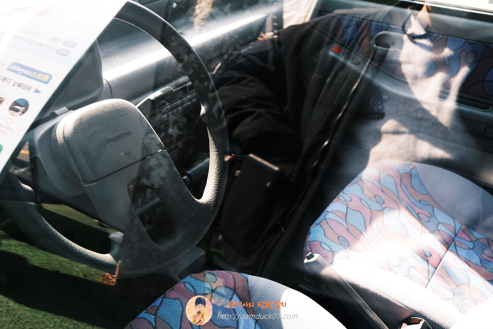 8월의 크리스마스 다림의 주차단속 차