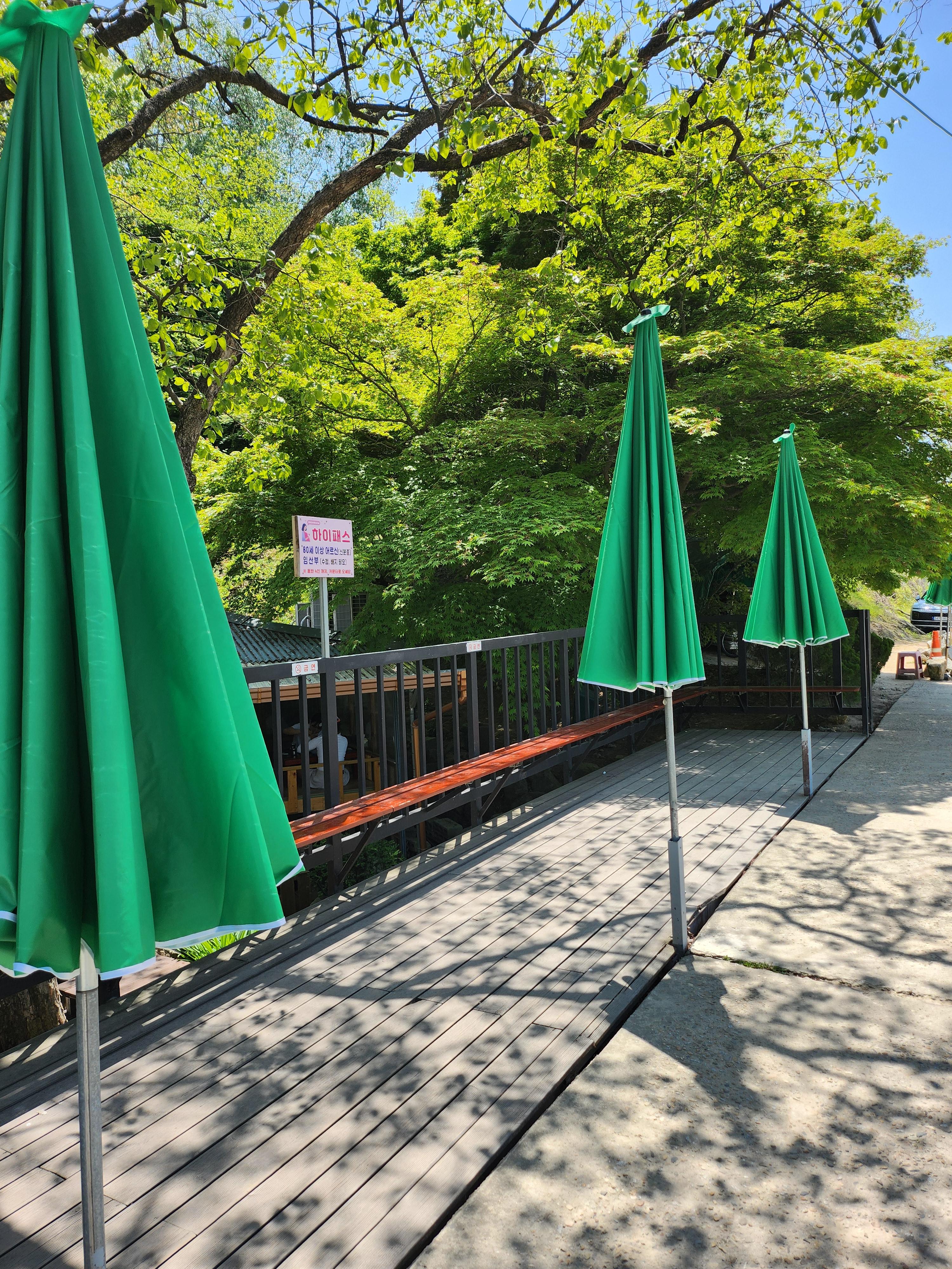 부여 장원막국수 입구 기다리는 곳