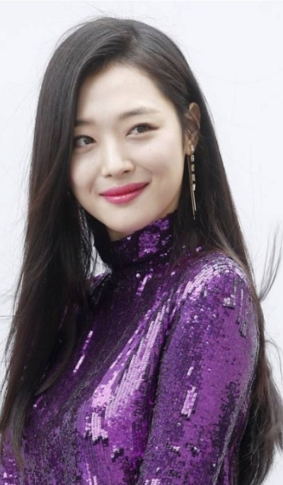 예쁘다는 이야기가 지겨웠다는 설리 역시나 엄청난 외모이다.