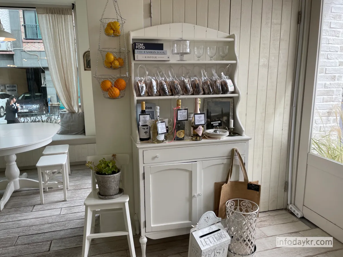 티나케이크-내부-장식