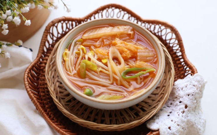 김치콩나물국