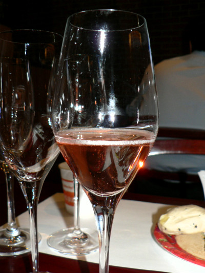 Deutz Brut Rose의 색