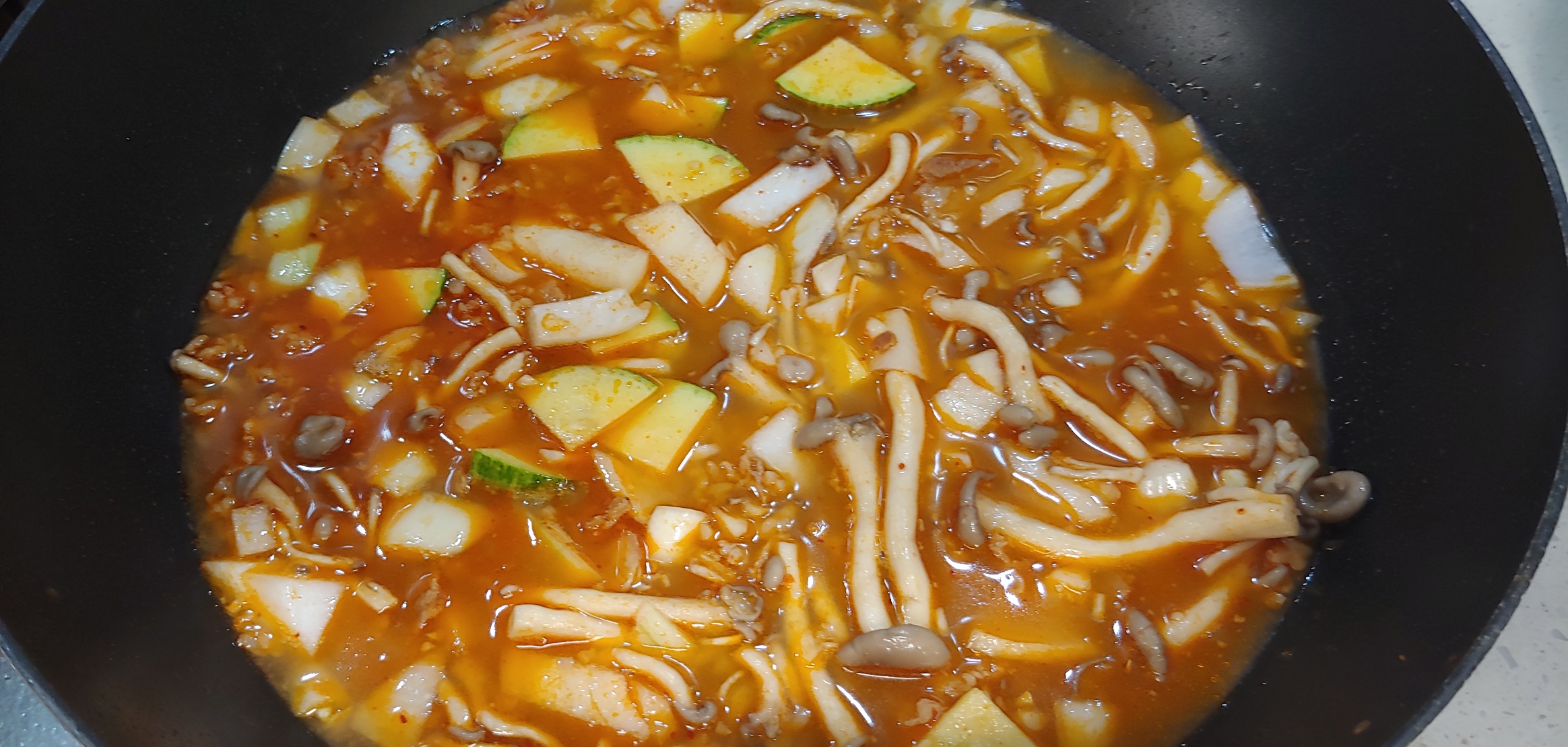 양 조절 실패한듯 합니다만.. 이대로 졸여줍니다.