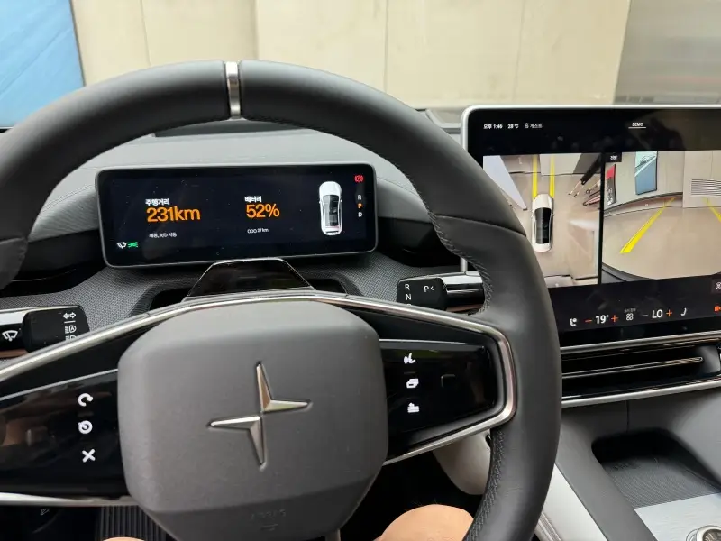 폴스타4-차량-내부