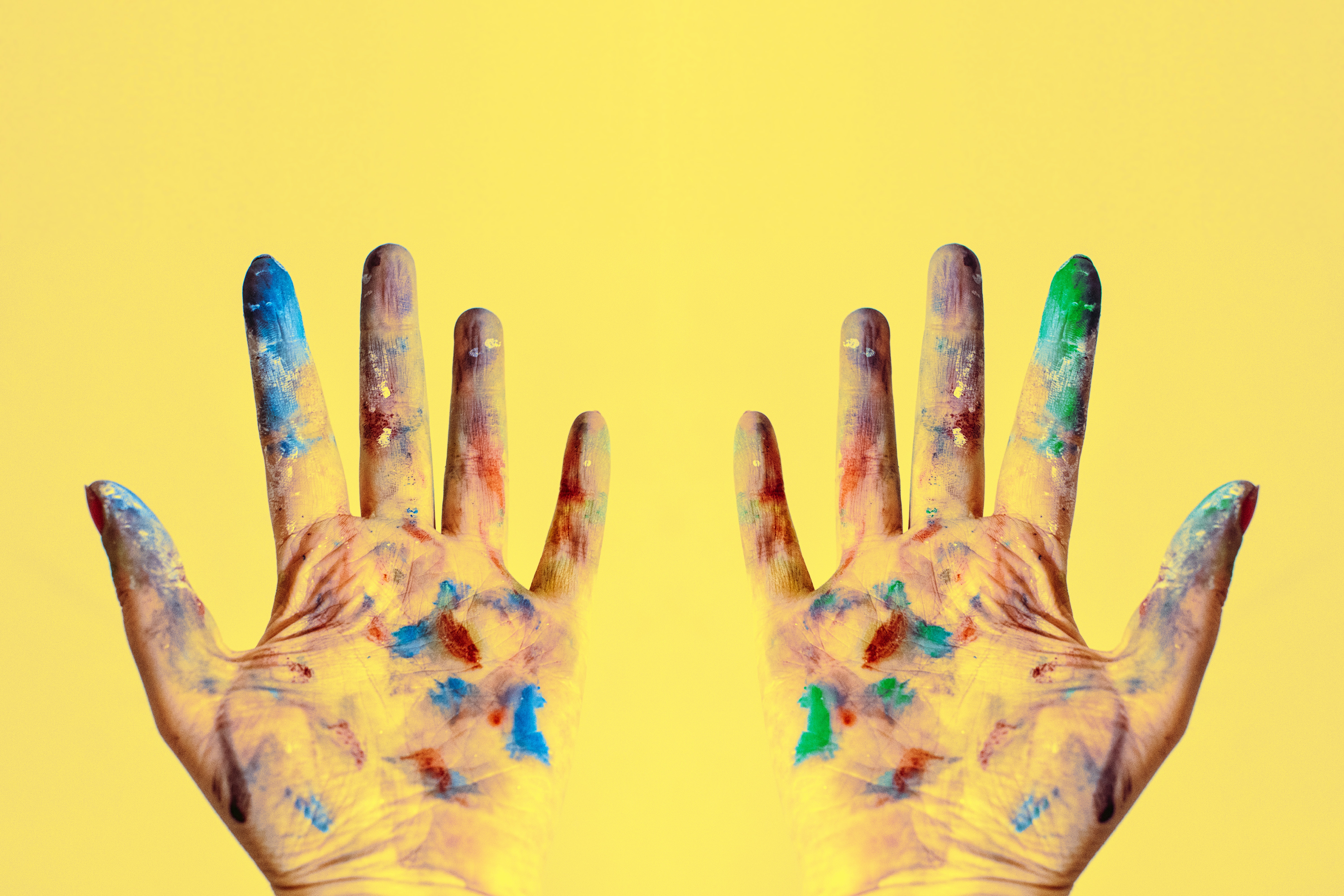 페인트 묻은 사진