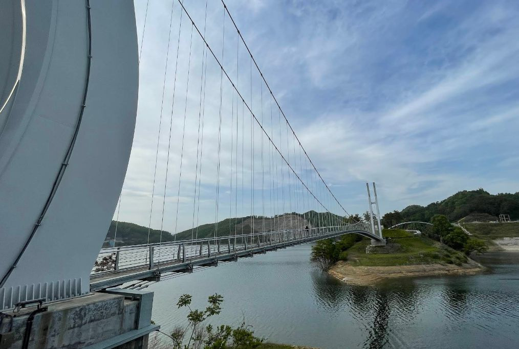 용천루 출렁다리