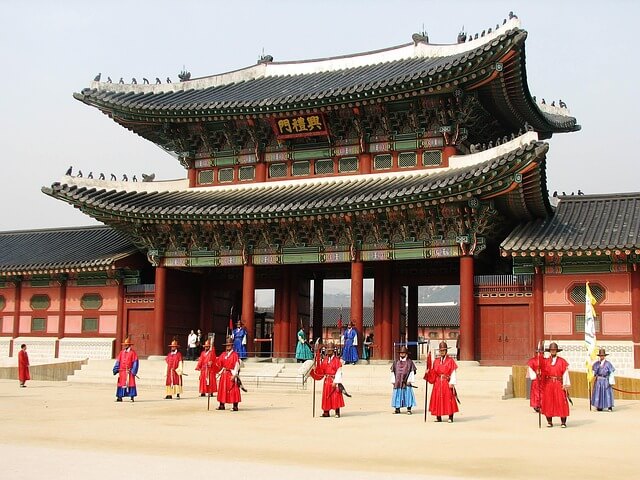 전통 복식에서 찾아보는 색의 상징성