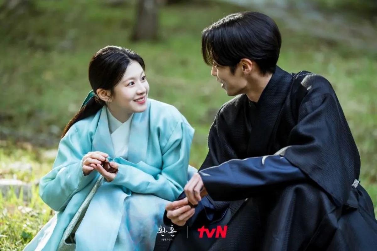 웃으면서-서로를-바라보는-장욱과-진부연