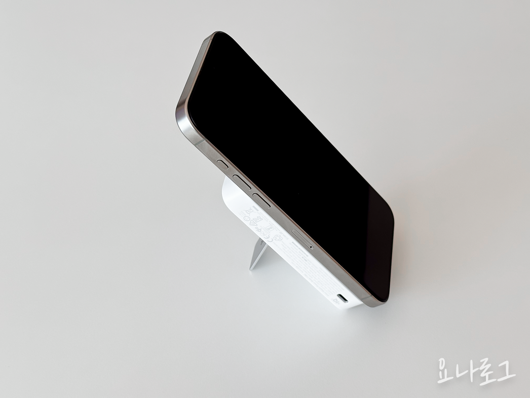 아이폰보조배터리 보조배터리 보조배터리추천 아이폰 앤커 앵커 앵커보조배터리 앤커보조배터리 무선충전 무선보조배터리 Anker AnkerMagGo 앵커맥고 앤커맥고 여행준비물 여행필수템 발열없는보조배터리 여행준비