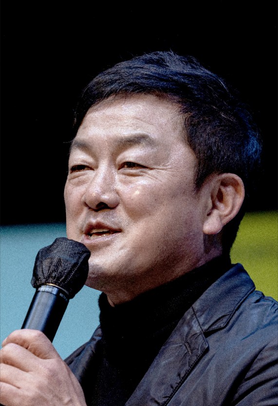 이 책의 저자 최재붕교수님입니다.