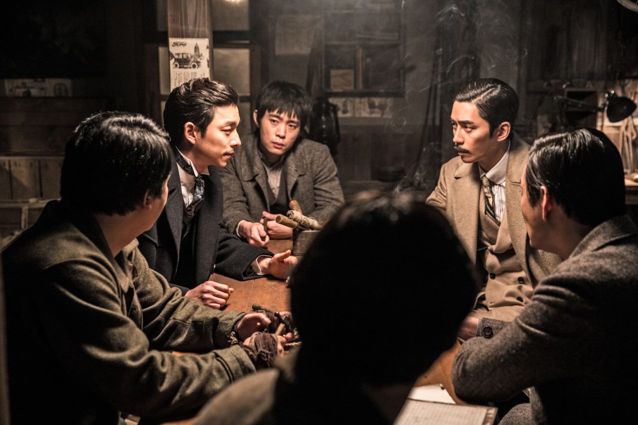 양면의 정체성, 위험한 신뢰, 침묵의 정의를 담은 영화 '밀정'