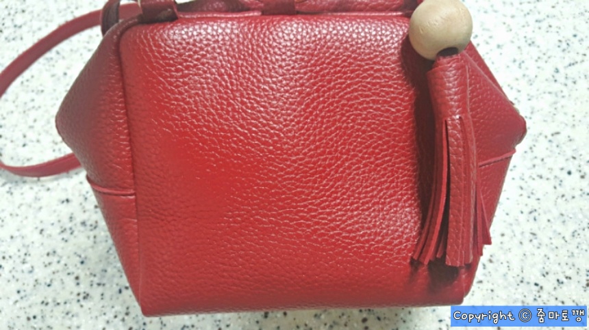 광택나는-가죽가방