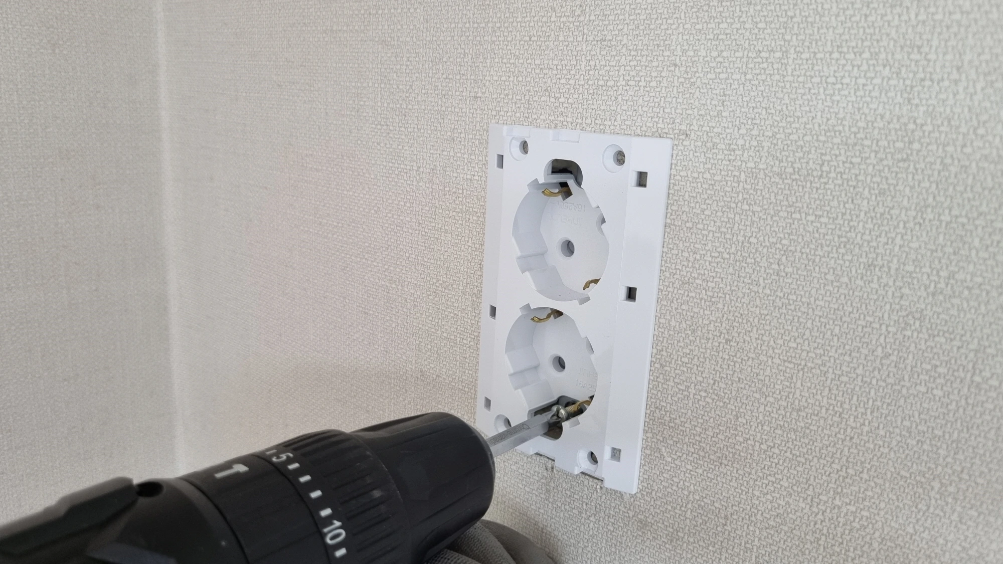 콘센트 고정 모습