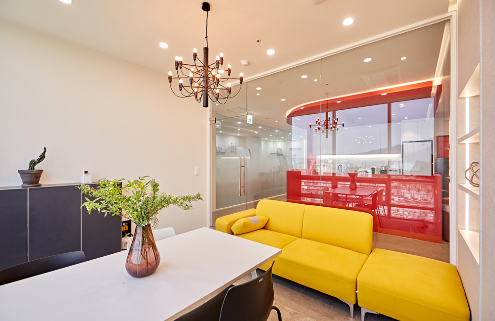 포인트컬러사무실인테리어