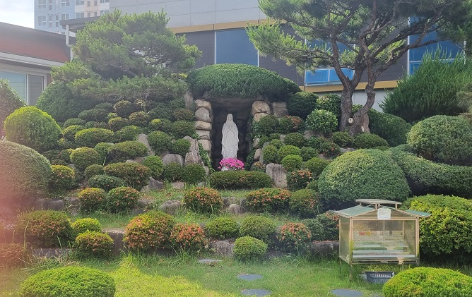 광주광역시 원동성당 성모동산