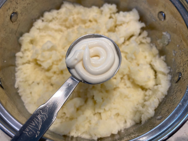 감자샐러드 만들기에서 버무리기 시작