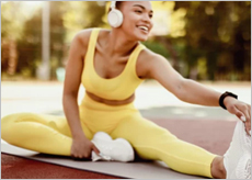 압박스타킹, 스트레칭, 다리 꼬고 앉지 않기등 하지정맥류를 관리 하는 이미지