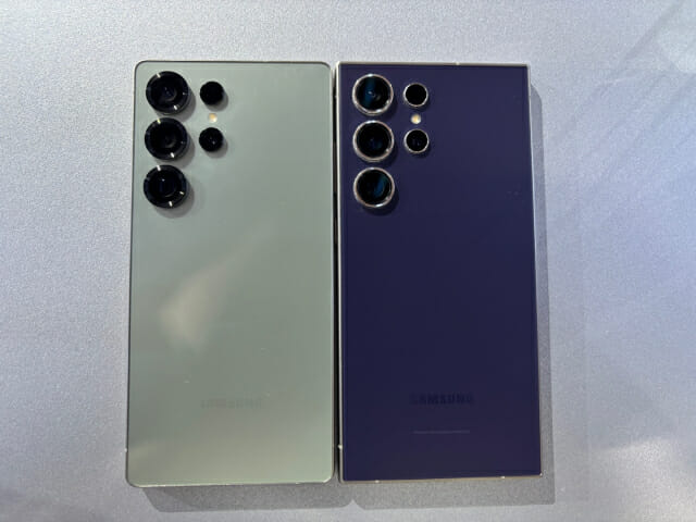 갤럭시S25 울트라(좌측), 갤럭시S24 울트라(우측), S25 울트라 모델은 둥근 모서리 디자인이 적용됐다.