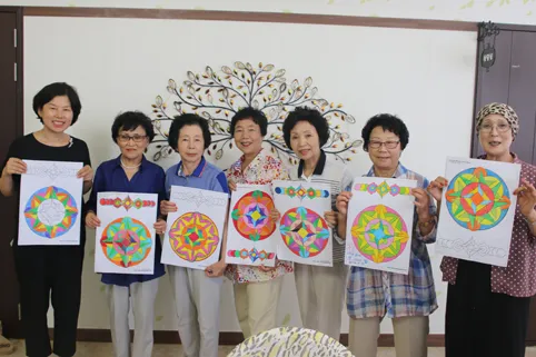 노인을 위한 미술치료 방법과 감정 회복 효과 정리_3