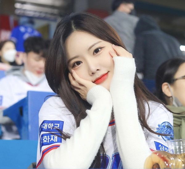 최홍라 치어리더 과거 인터뷰 사진