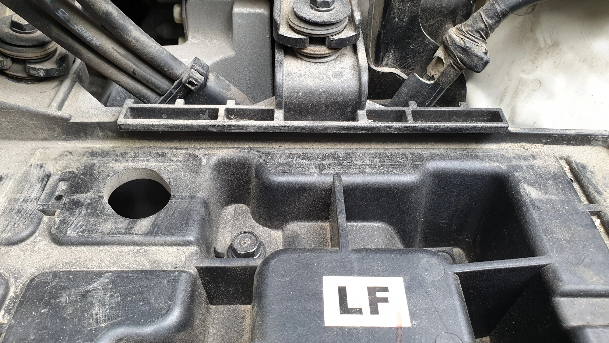 배터리 고정 위치