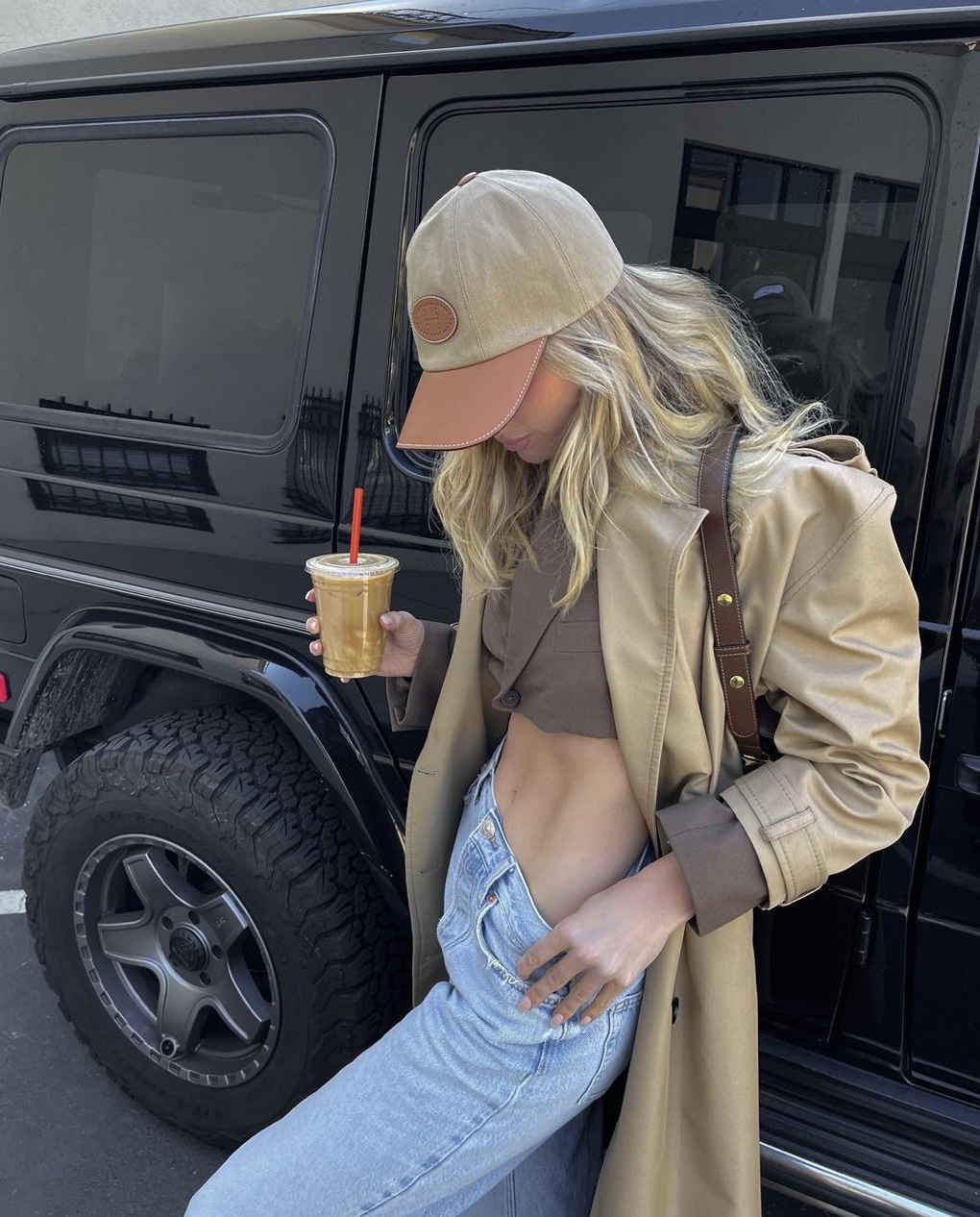 엘사 호스크, 농구 코트에서 런웨이까지 관련 사진