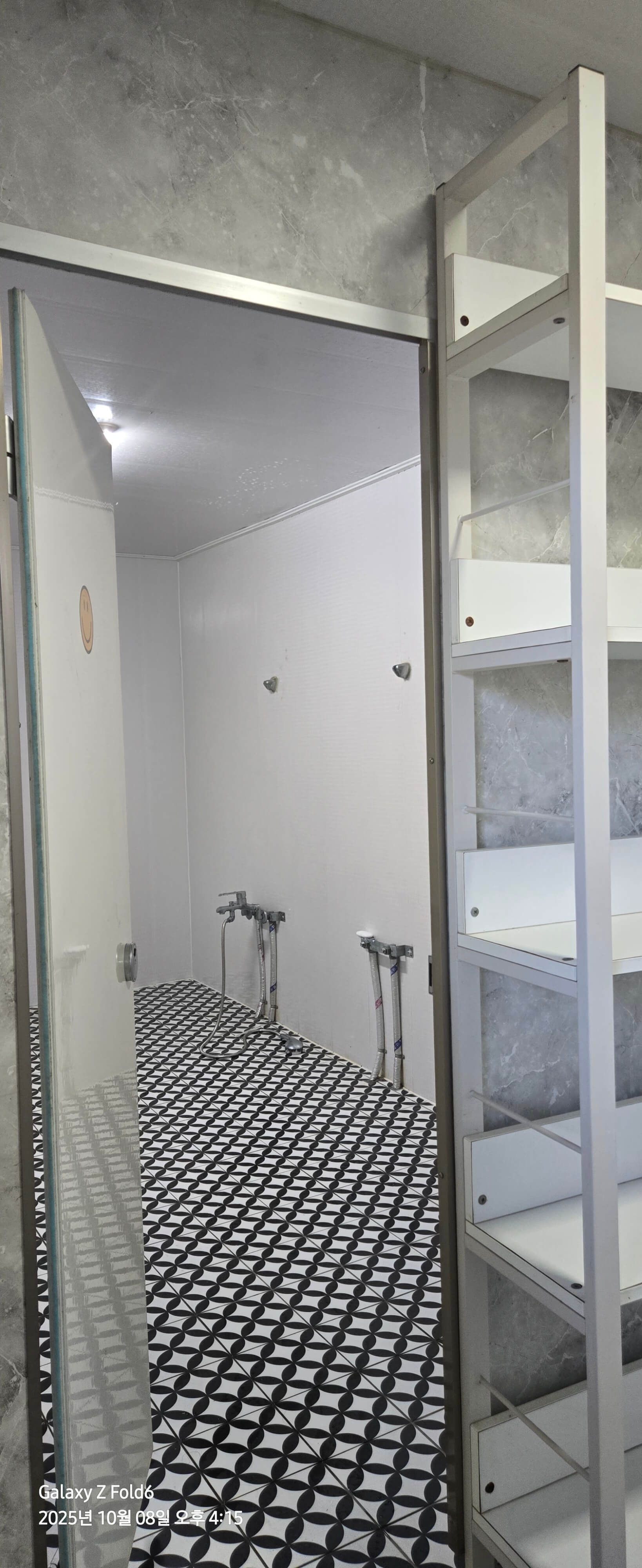 샤워실 내부 모습