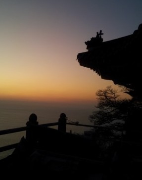 여수 밤바다 & 향일암: 로맨틱한 밤과 일출을 즐기다
