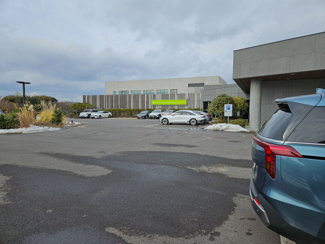 디아넥스 호텔 주차장