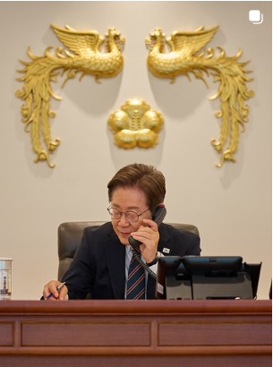 ์ด์ฌ๋ช
์๊ณ ๋ฐฐ๊ฒฝํ๋ฉด