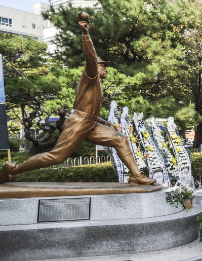 최동원선수동상