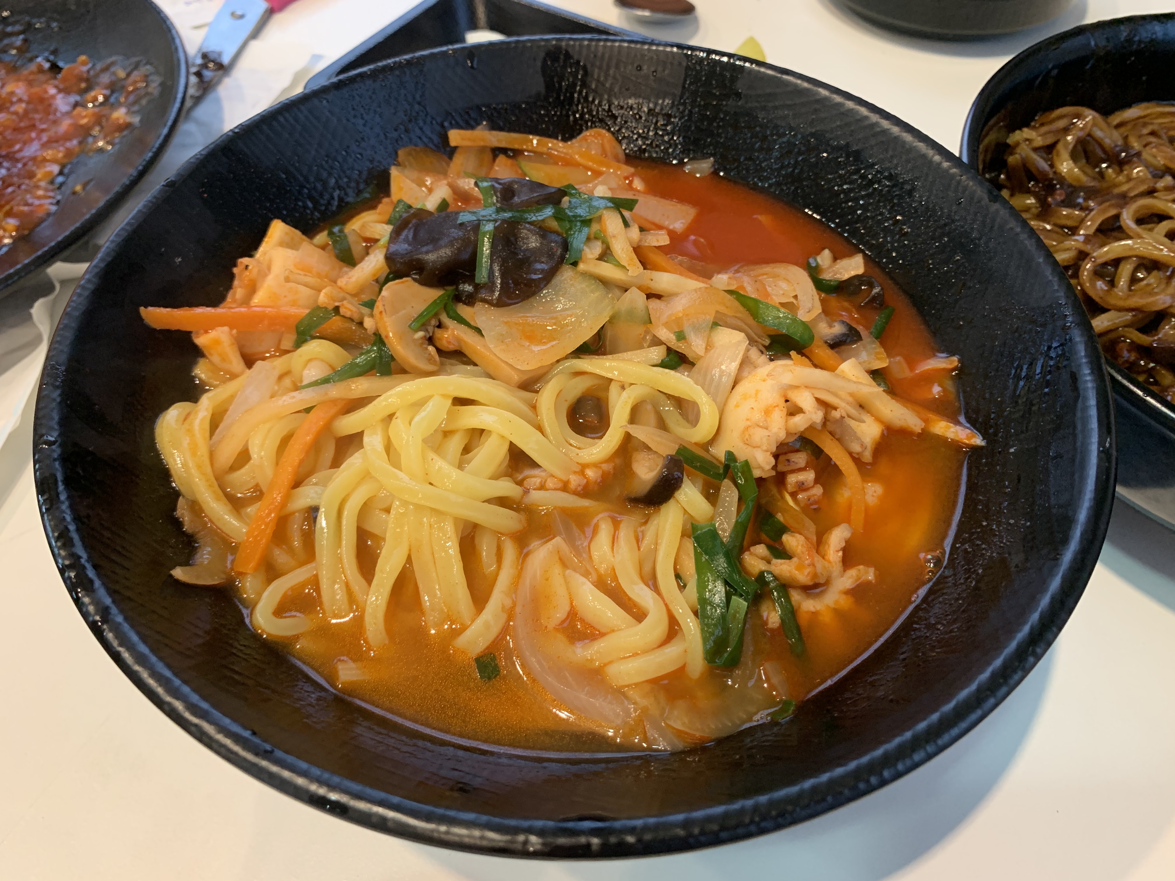 해물짬뽕 면과 해산물