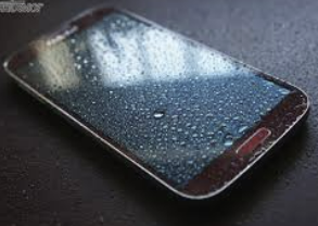 스마트폰 물에 빠졌을 때 대처법 완벽 가이드