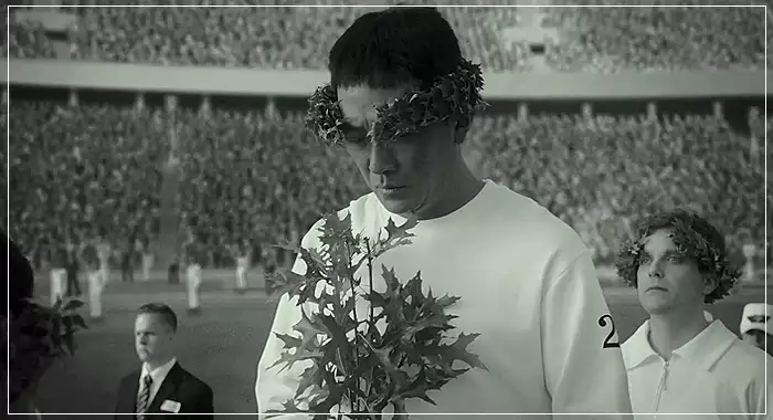 1947-보스톤-꽃으로-일장기를-가리고-있는-손기정