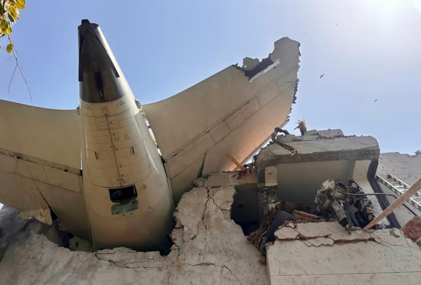 인도여객기 추락사고