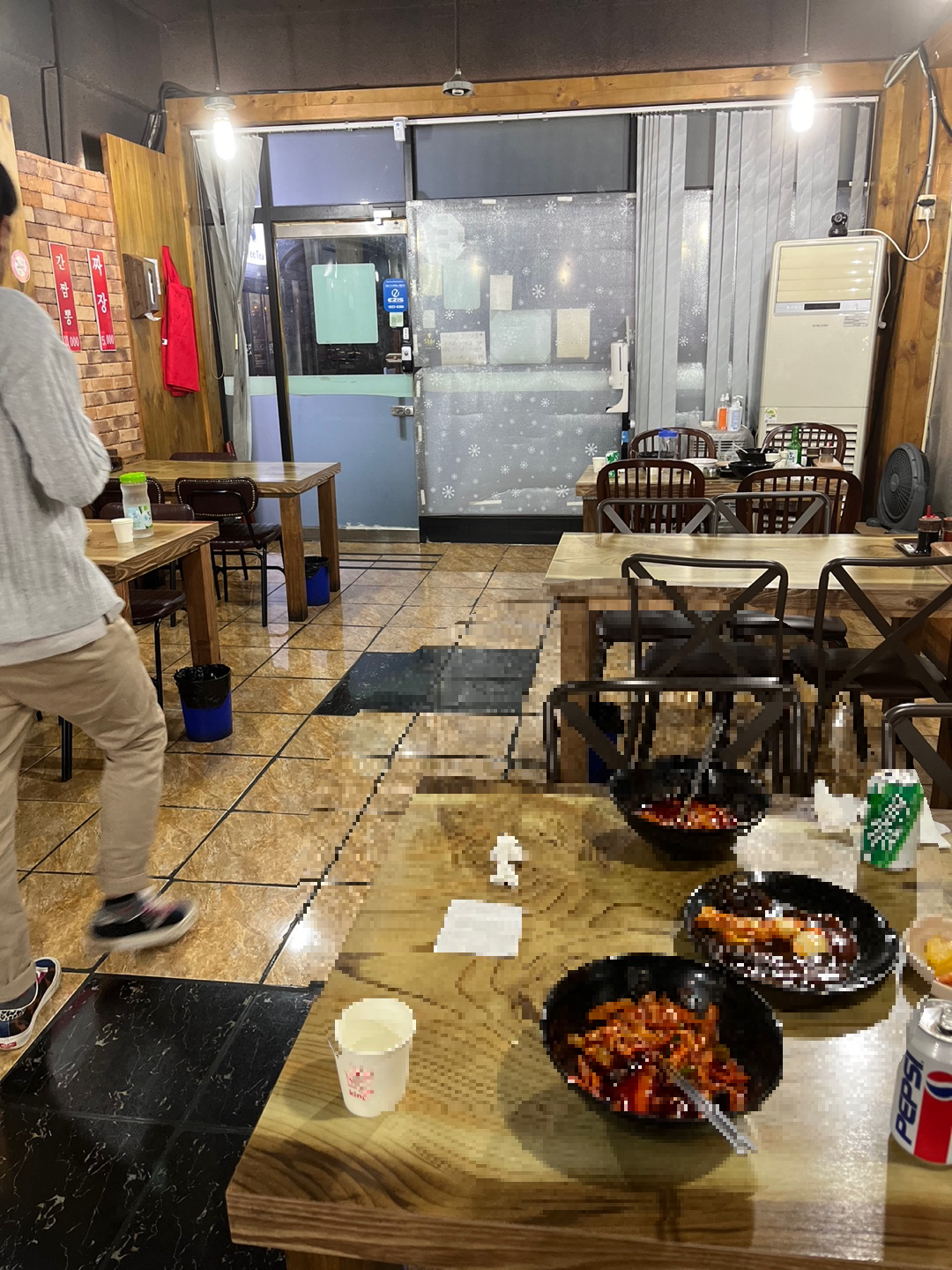 맛있게 먹고 나가는 곰 세끼